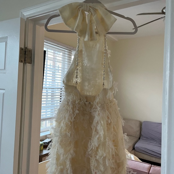 Elegant Cream Halter Dress - Picture 2 of 4